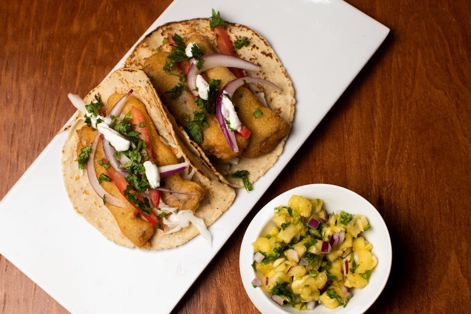 Sprø fisketaco-wraps med kålsalat