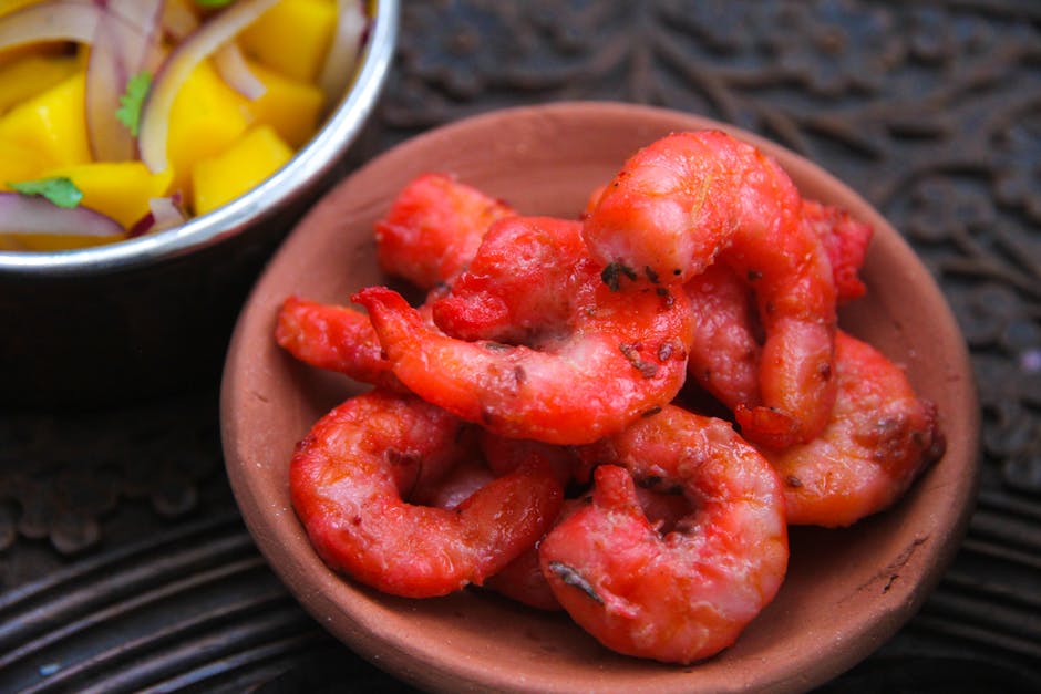 Krydret kokosreker med mango- og basilikumsalsa