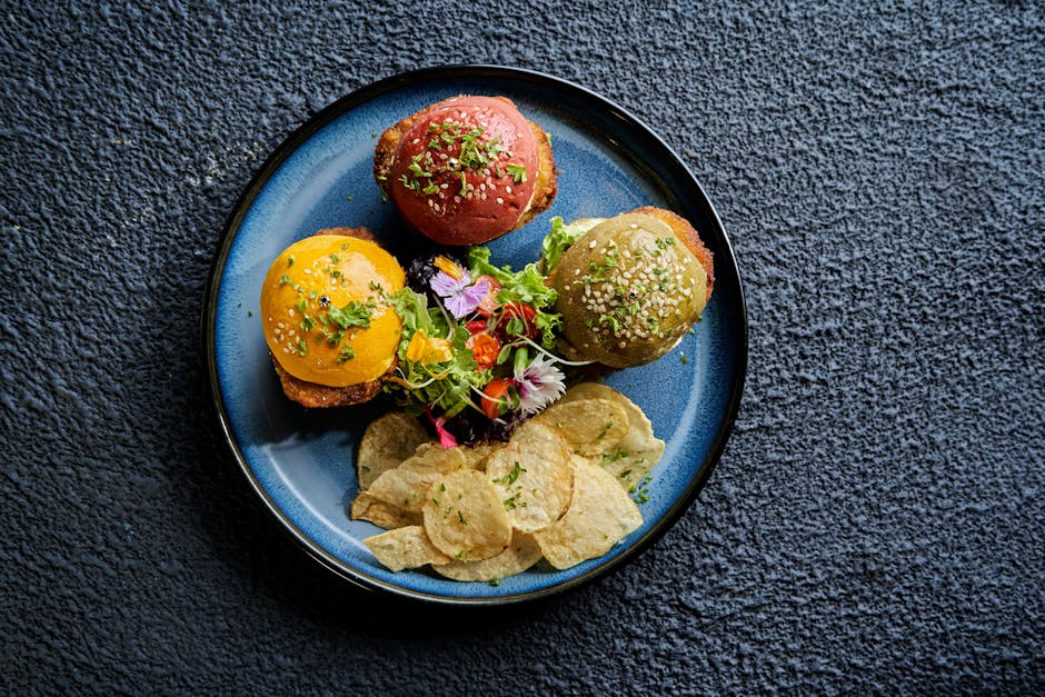 Mini grønnsaksburgerpitaer med yoghurtsaus