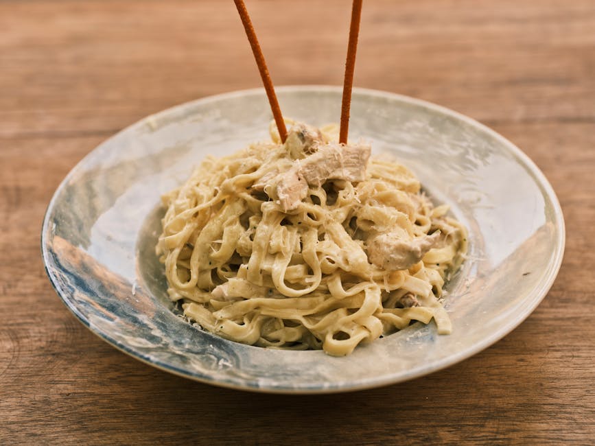 Farfalle med kylling og kremet briesaus