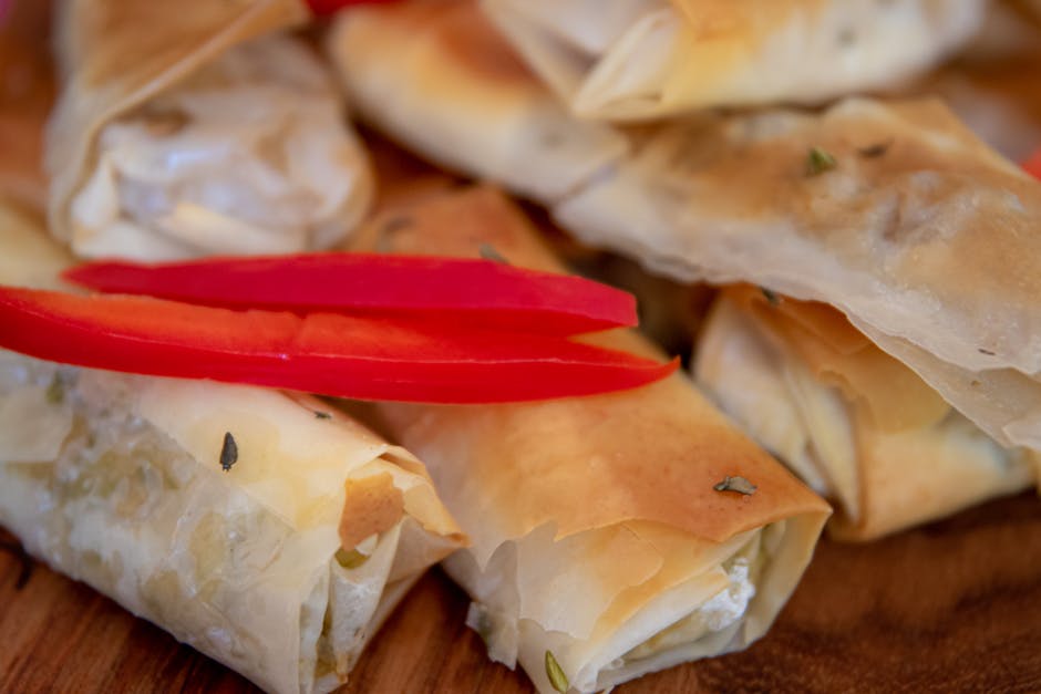 Filodeigruller med røkt mozzarella og soltørkede tomater