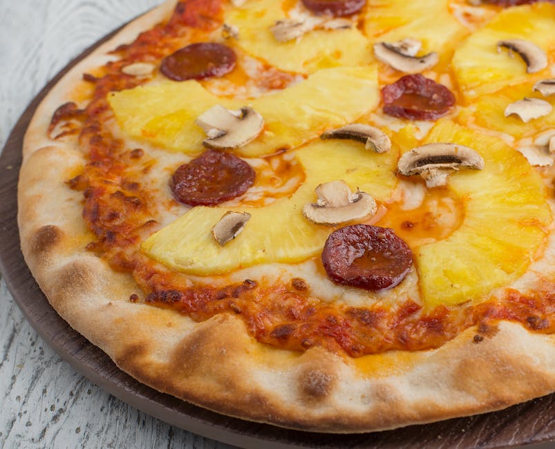 Hjemmelaget pizza med ananas og pepperoni