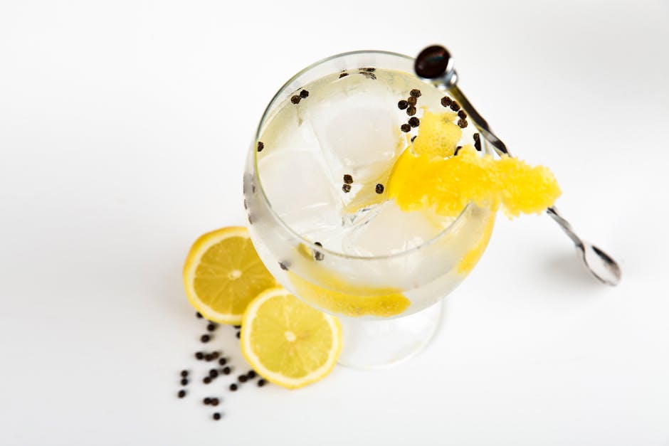 Bee's Knees cocktail med gin og honning