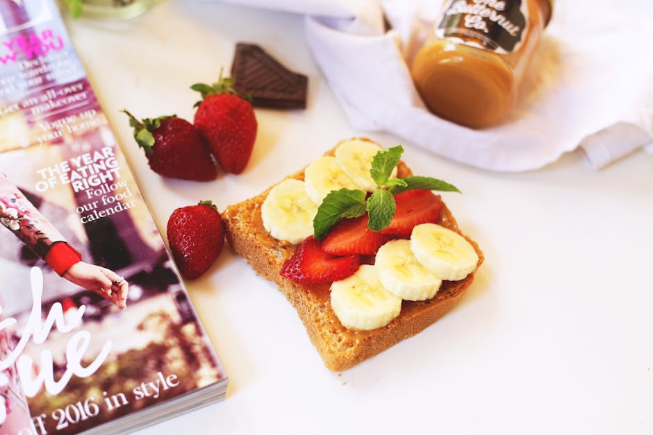 Banan-toast med peanøttsmør, sitron og mynte