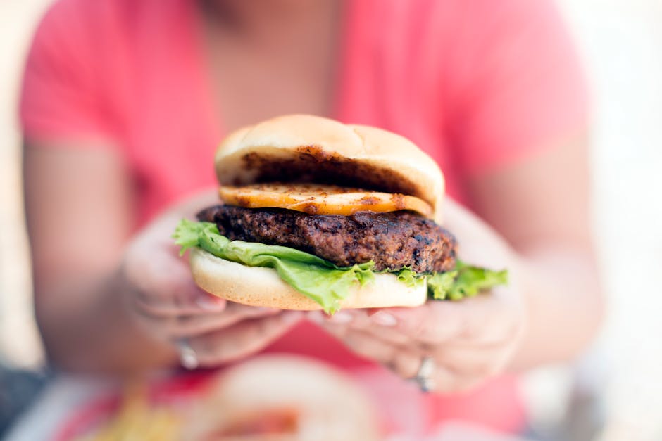Karibisk burger med jerk-saus og grønnsaker