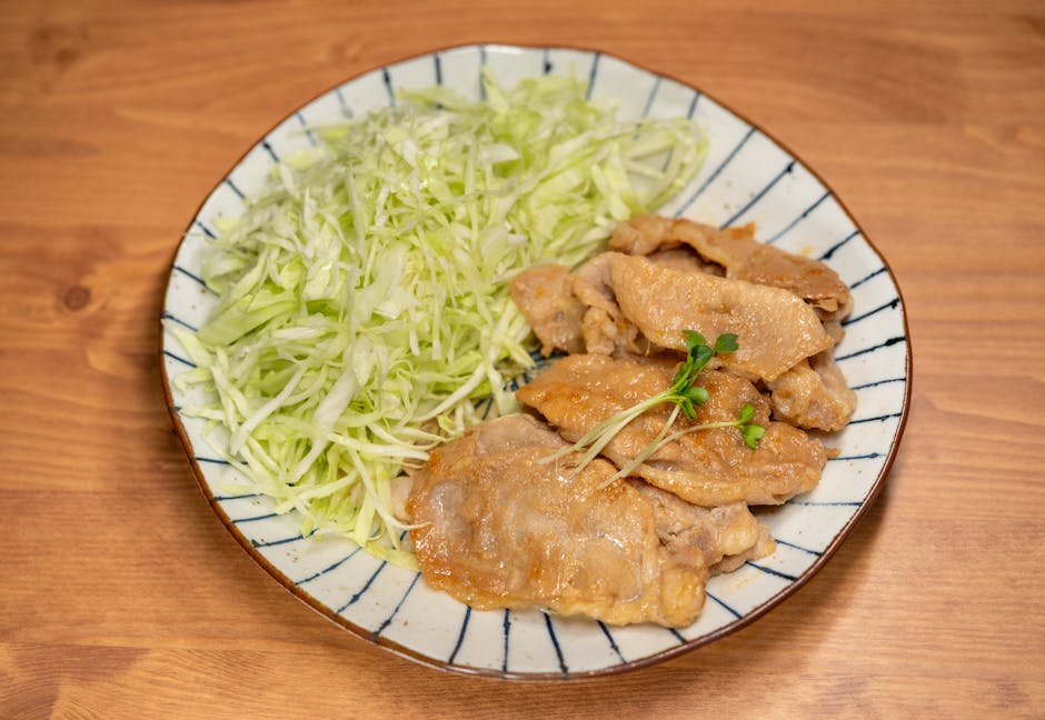 Svinekoteletter med savoykål og epler