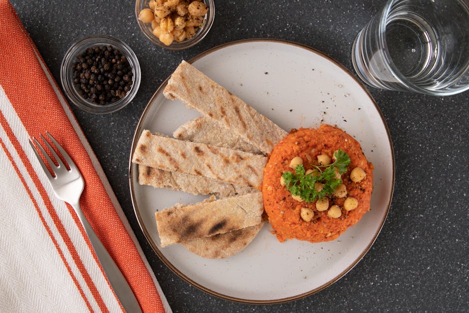 Bokhvete flatbrød med krydret hummus og grønnsaker
