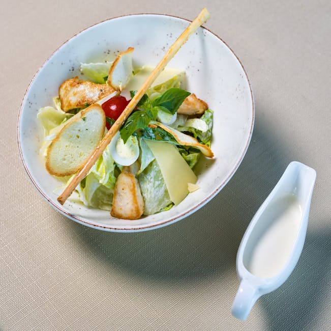 Kremet kyllingsalat med basilikum og parmesan