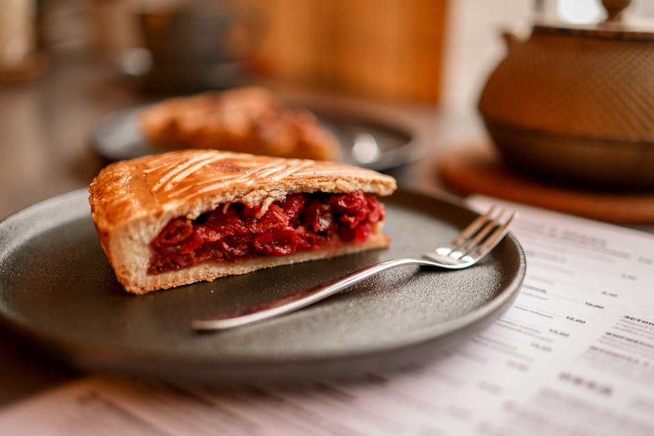 Syrlig kirsebær- og mandelpai