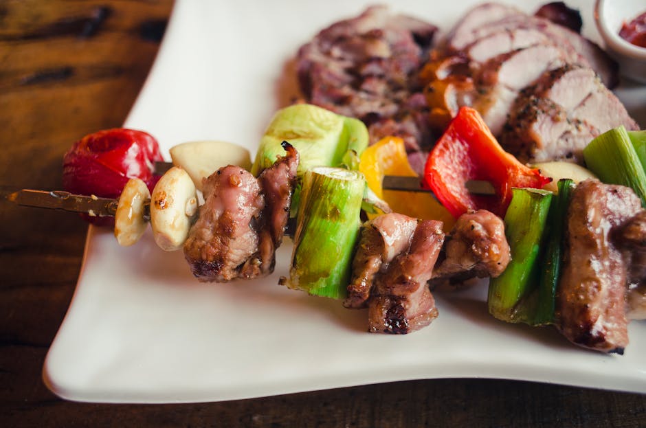 Kinesiske grillspyd med svinefilet og grønnsaker