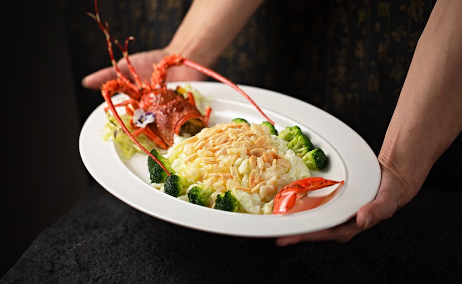 Bakt Maine-hummer på potetgalette med mais og tomat