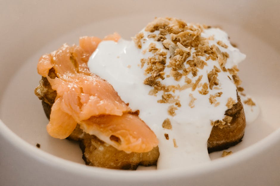 Vaffelstekte hash browns med røkelaks og rømme