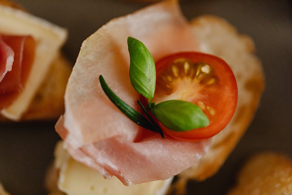 Crostini med søt ertepuré og prosciutto
