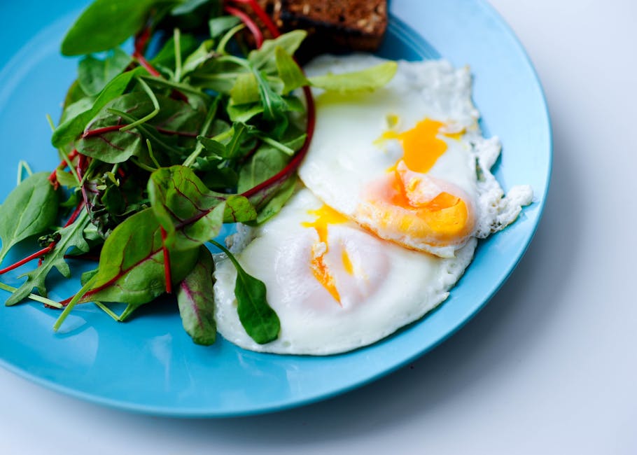 Lettvisnet spinatsalat med egg og eplecidereddik