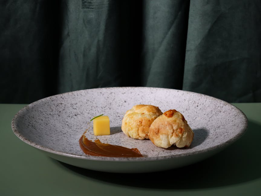 Krydrede pølseboller med cheddar