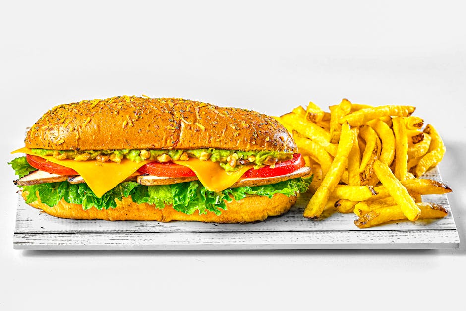 Avokado BLT med sprø pommes frites og avokadopudding