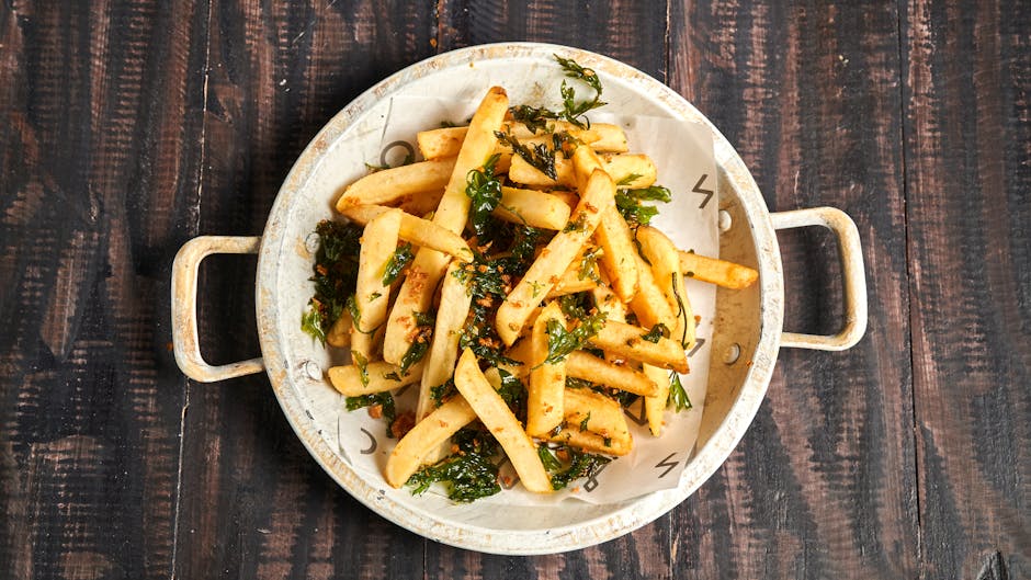 Sprø pommes frites med ovnsbakt hvitløksmajones