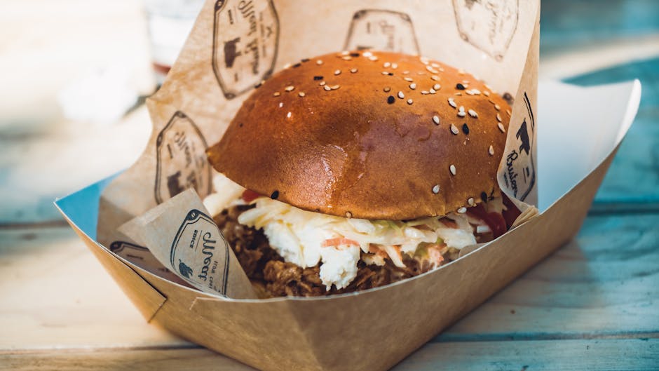 BBQ kyllingburgere med hjemmelaget coleslaw