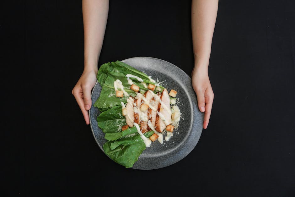 Reker eller kylling i salatblad med kremet cæsardressing