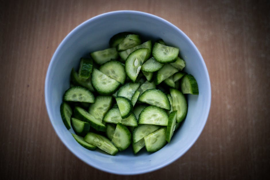 Frisk agurksalat med revet kokosnøtt