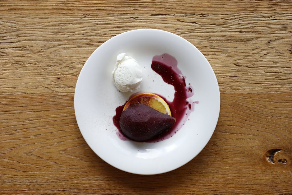 Pocherte ferskener med kardemommeyoghurt
