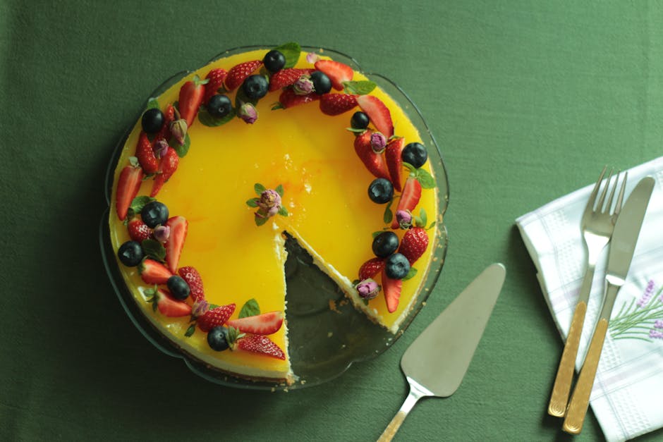 Geitostkake med fersken og blåbær