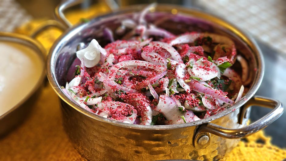 Salat med rødløk, pepperrot og vannkars