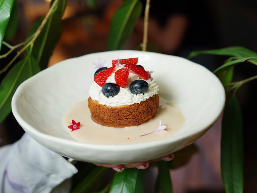 Kremet vaniljepudding med jordbærsirup