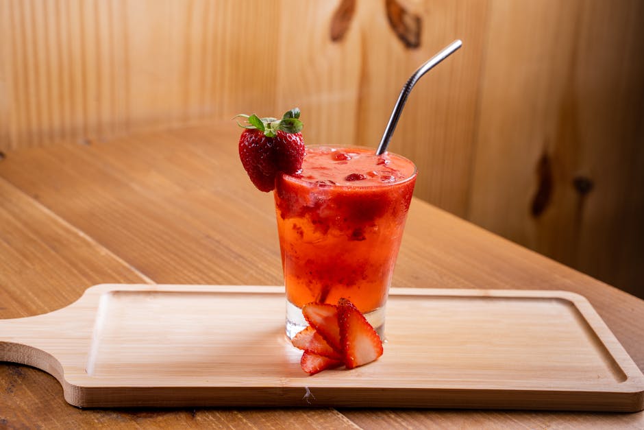 Rød Tini cocktail med jordbær
