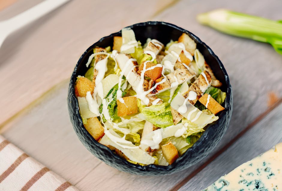 Sprø parmesanskåler med caesarsalat