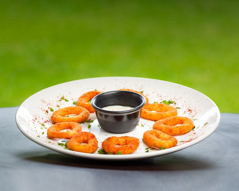 Sprø løkringer med kulturmelkdeig og paprikasaus