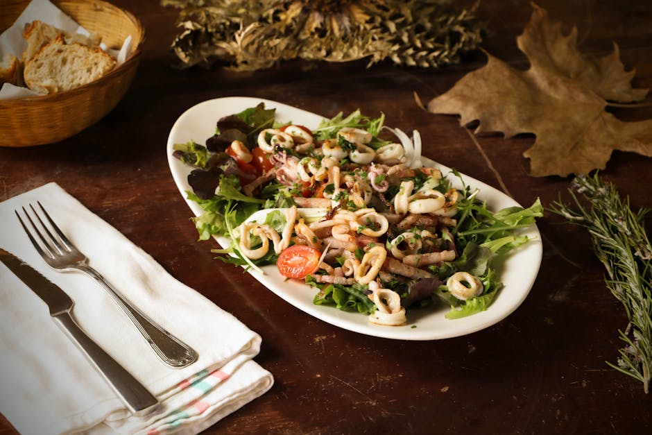 Calamari-, tomat- og kaperssalat