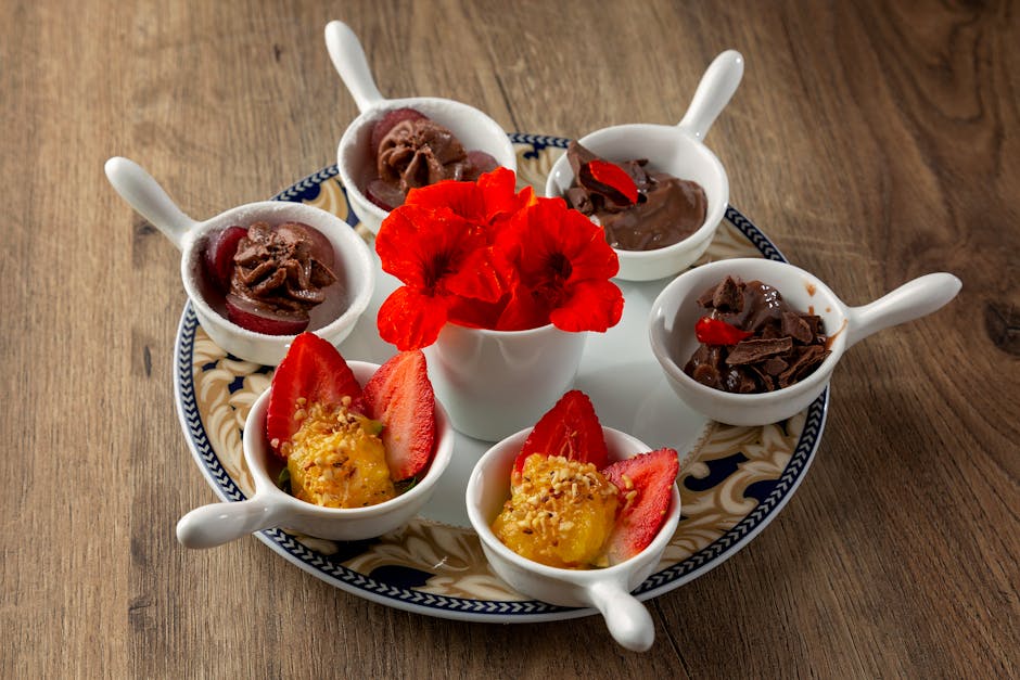 Sjokolademousse med sjokoladekjeks og spiselige blomster