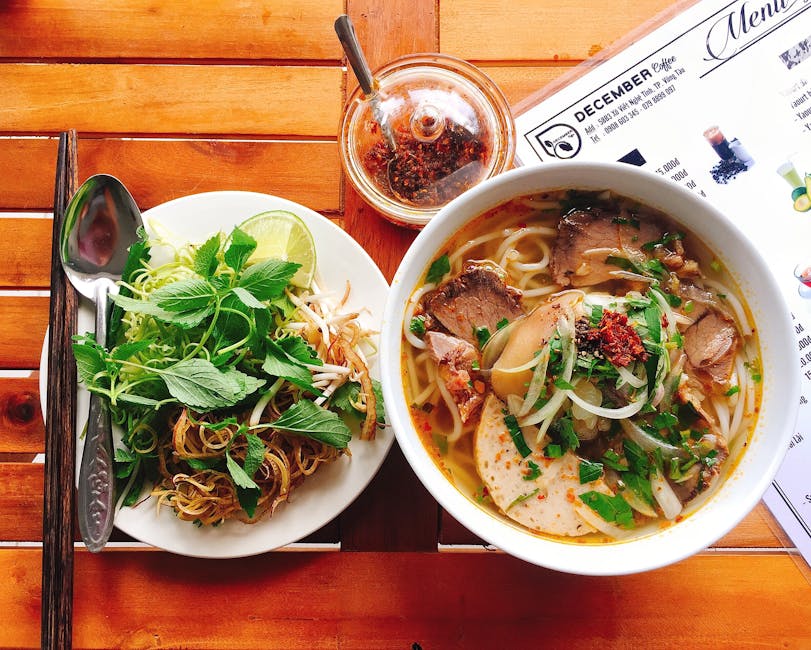 Bun Bo Hue (vietnamesisk biff- og svinesuppe)