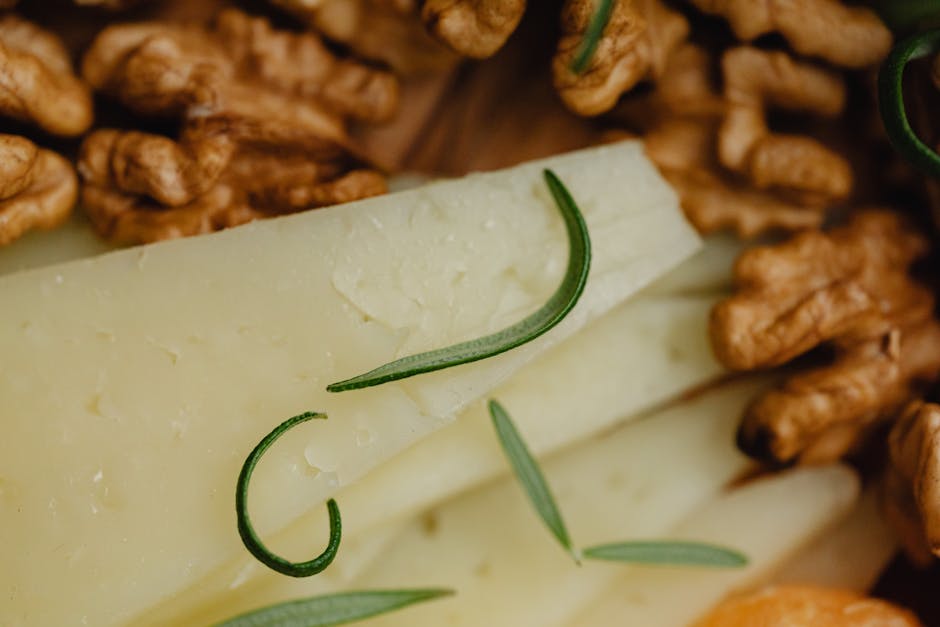 Kremet hvitløk- og urteball formet som fotball