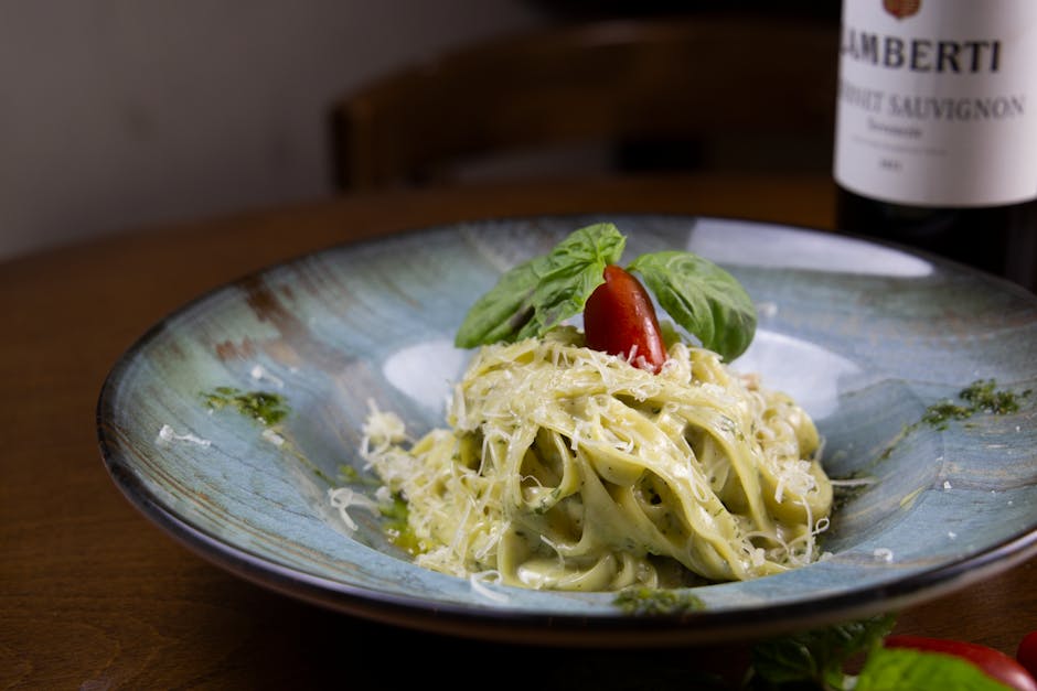 Spinat-tagliatelle med smøraktig tomatsaus