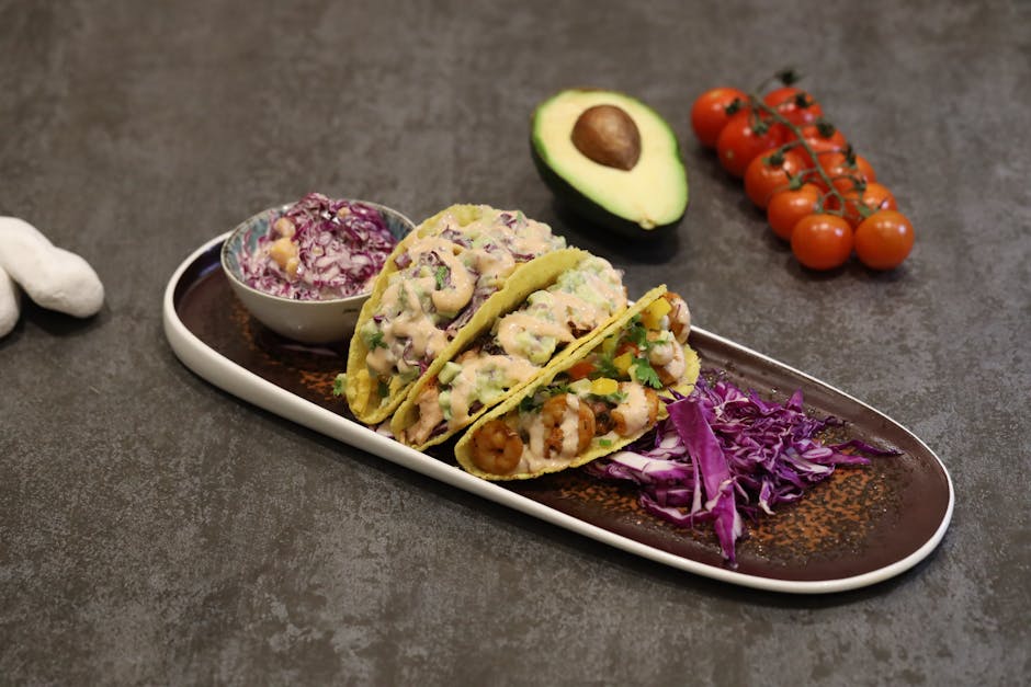 Krydret tofu med thailandsk kålsalat og avokado