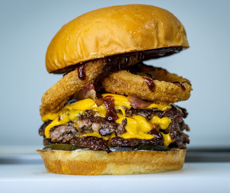 Saftige Chuck Burgers med sprø løkringer