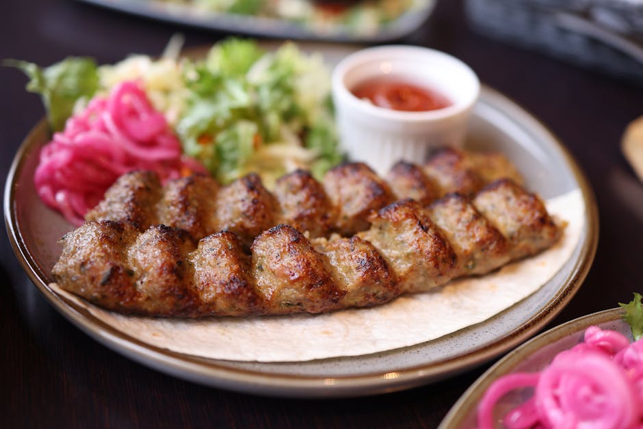 Marinerte lammekebab med chili-yoghurtsaus