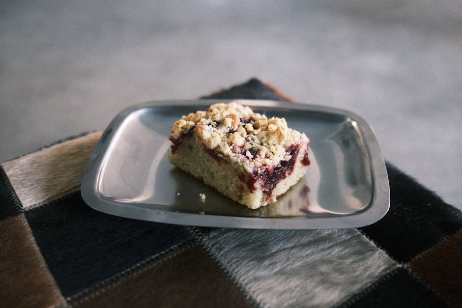 Rømme- og rabarbrakake med kanelcrumble