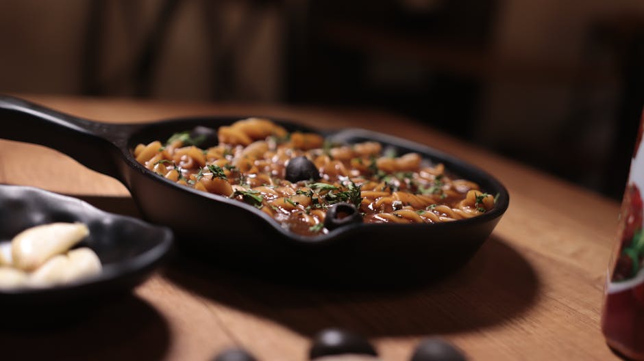 Pasta med tomater, oliven og hvitløk