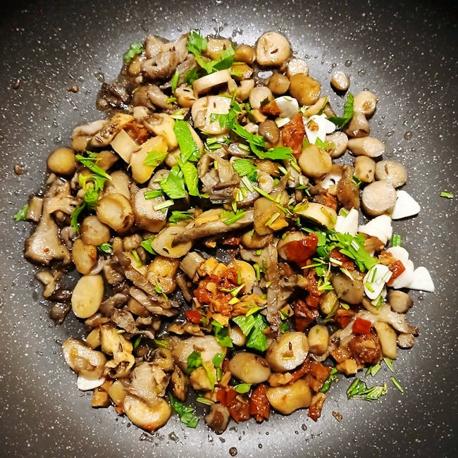 Kremet kornpilaf med sopp og urter