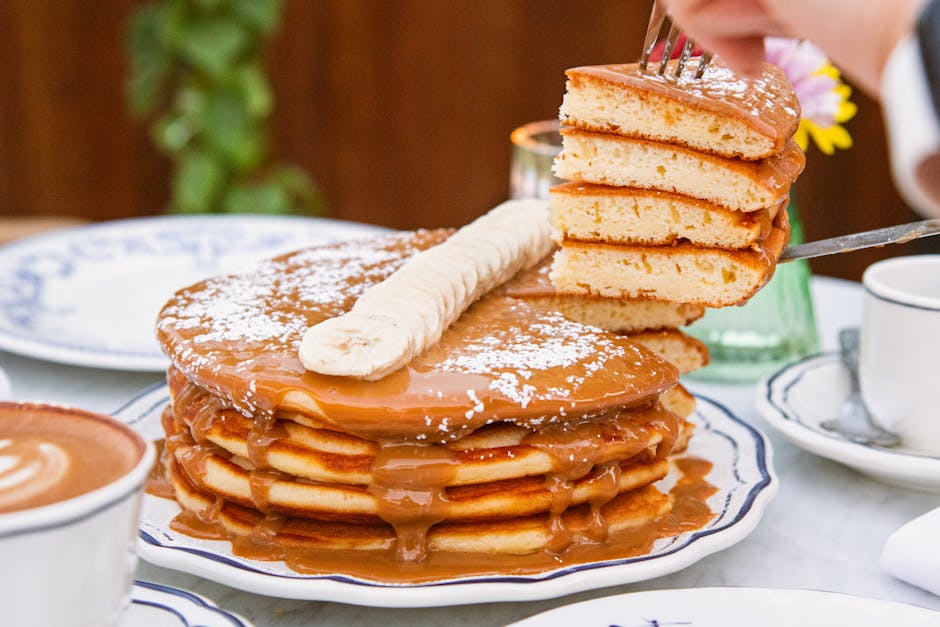 Gresskarpannekaker med rotølsirup, karamelliserte bananer og kanelkrem