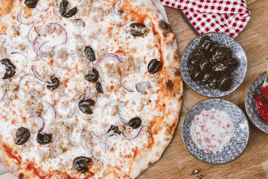 Filodeigpizza med karamellisert løk og oliven