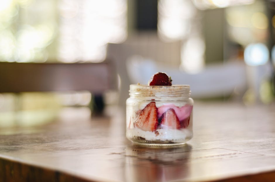 Jordbær- og mascarponeparfait med mandelbiscotti