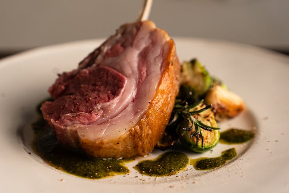 Lammeknoke med rosmarinbakte poteter og sjalottvinaigrette