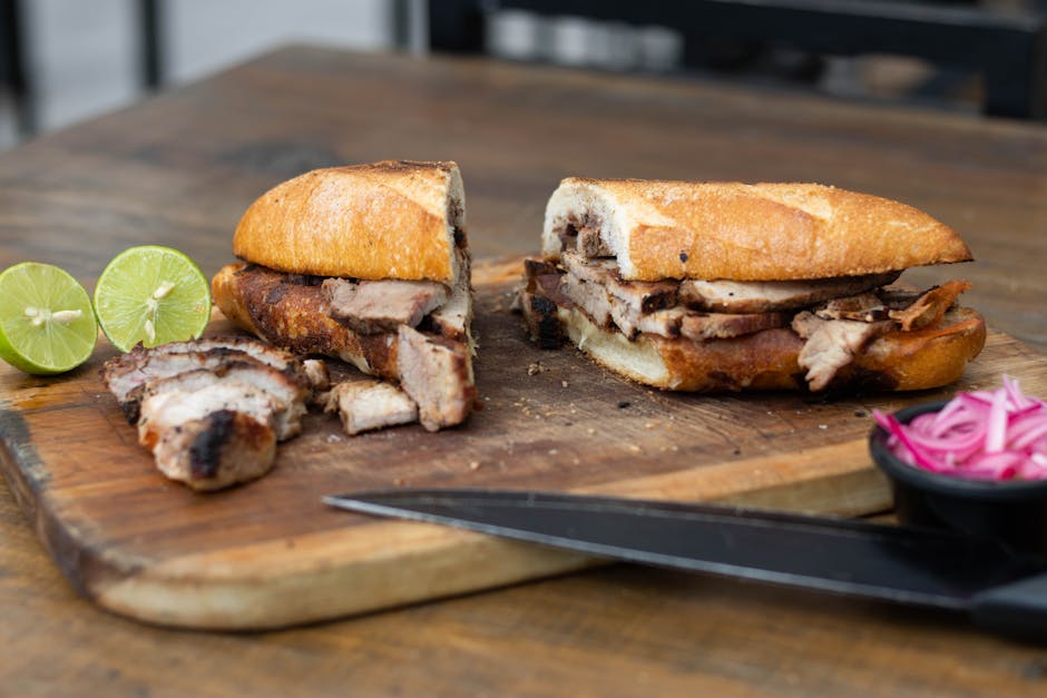 Grillet svinesandwich med syltet rødløk