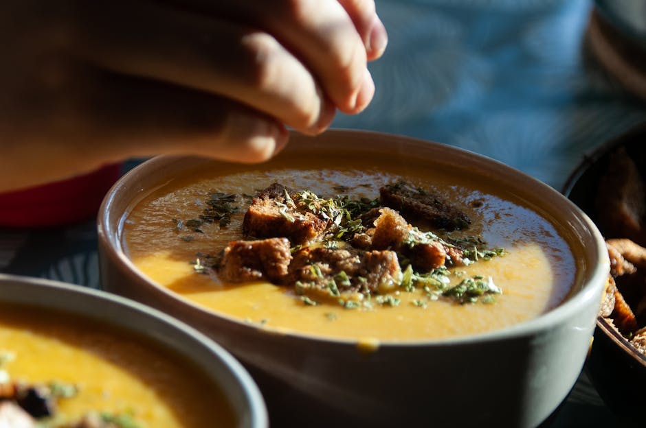 Søtpotetsuppe med sprø pancetta og rosmarinkrutonger