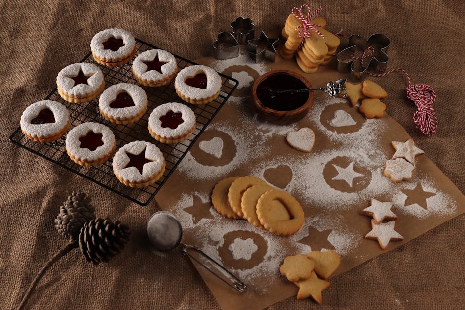 Glinsende stjernekjeks med ripsgelé