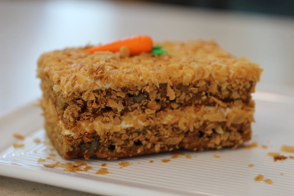Krydret eplesauskake med romglasur